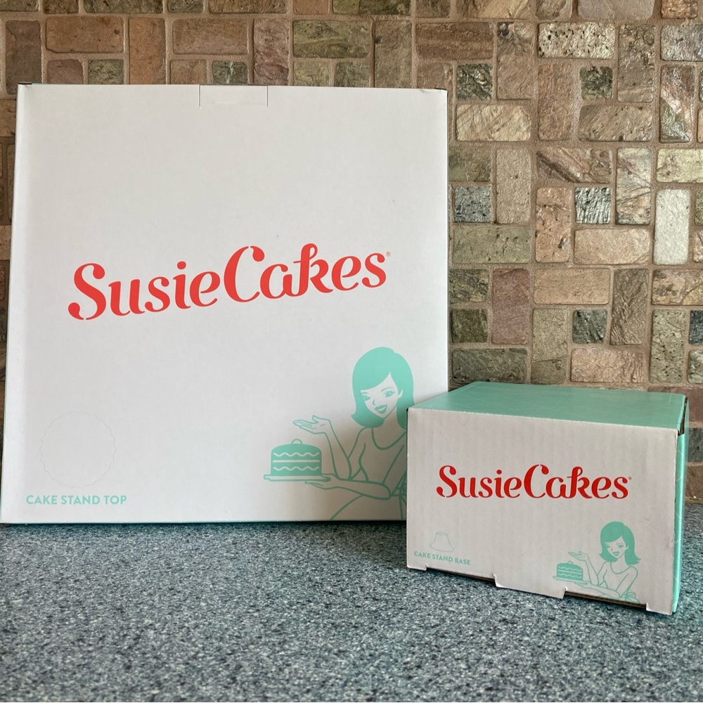 SusieCakea Sea Foam Color Cake Stand